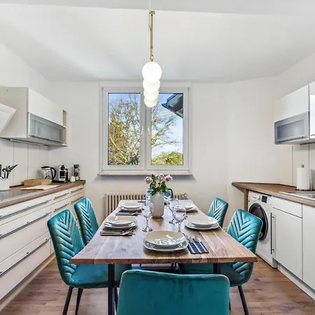 51-7 - Workplace - Netflix - Washer Dryer - Modern Design *