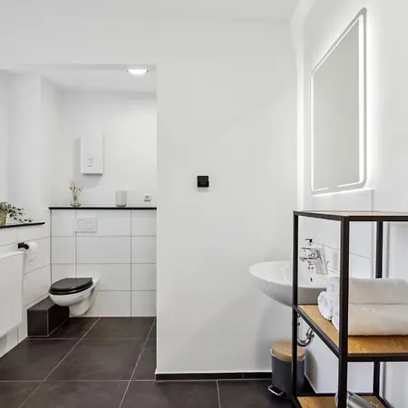 51-7 - Workplace - Netflix - Washer Dryer - Modern Design Appartement