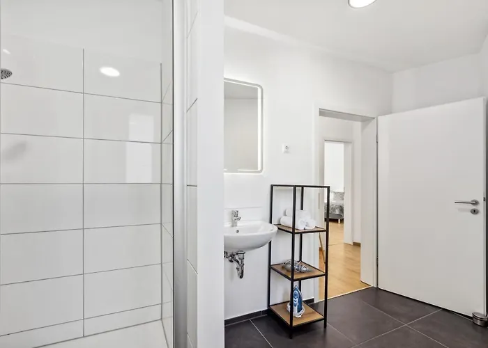 51-7 - Workplace - Netflix - Washer Dryer - Modern Design Lejlighed Bochum