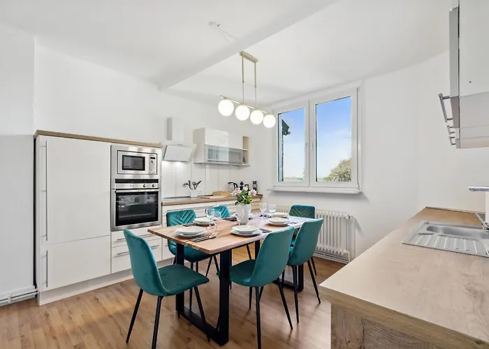 51-7 - Workplace - Netflix - Washer Dryer - Modern Design Lejlighed *