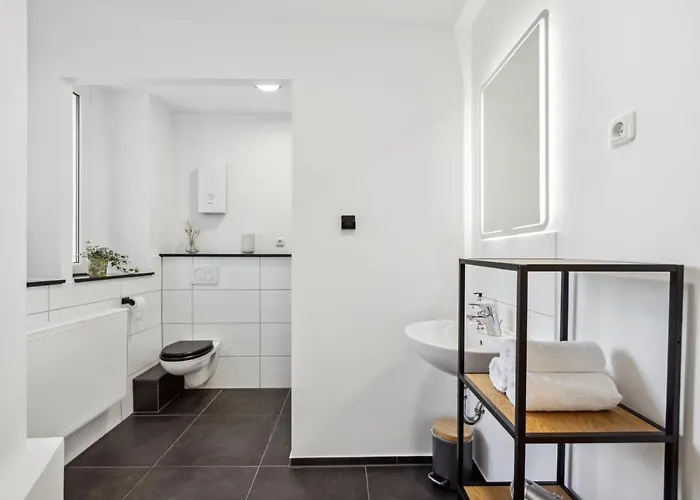 51-7 - Workplace - Netflix - Washer Dryer - Modern Design Lejlighed