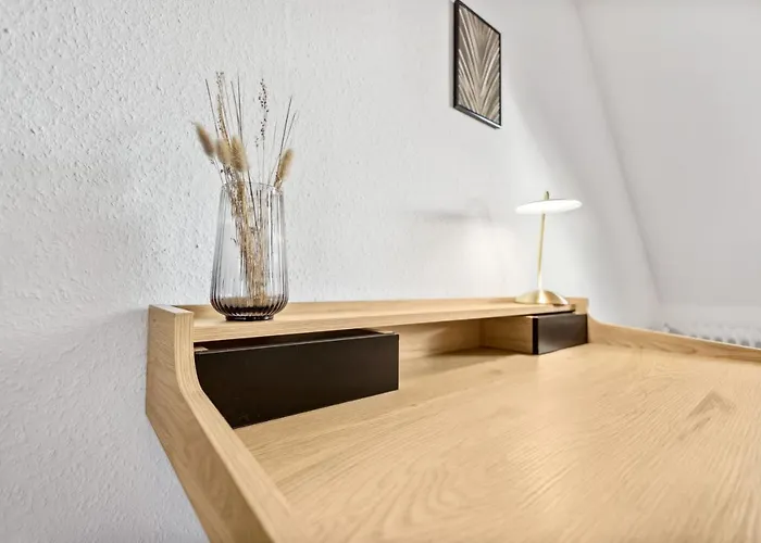 51-7 - Workplace - Netflix - Washer Dryer - Modern Design Lejlighed Bochum