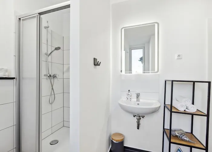 51-7 - Workplace - Netflix - Washer Dryer - Modern Design Lejlighed *